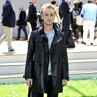 Tom Felton身着Burberry黑色风衣现身伦敦男装周博柏利-珀松